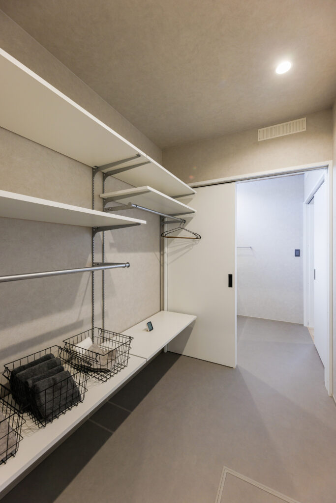 ライフスタイルに寄り添う可動棚の有効活用術！！