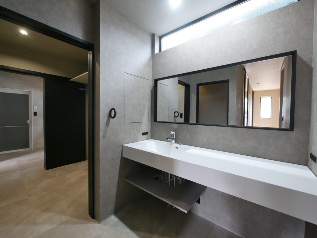 使いやすさと美しさを備えた、造作洗面