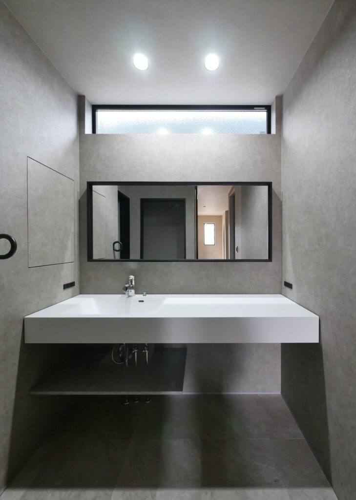 使いやすさと美しさを備えた、造作洗面正面